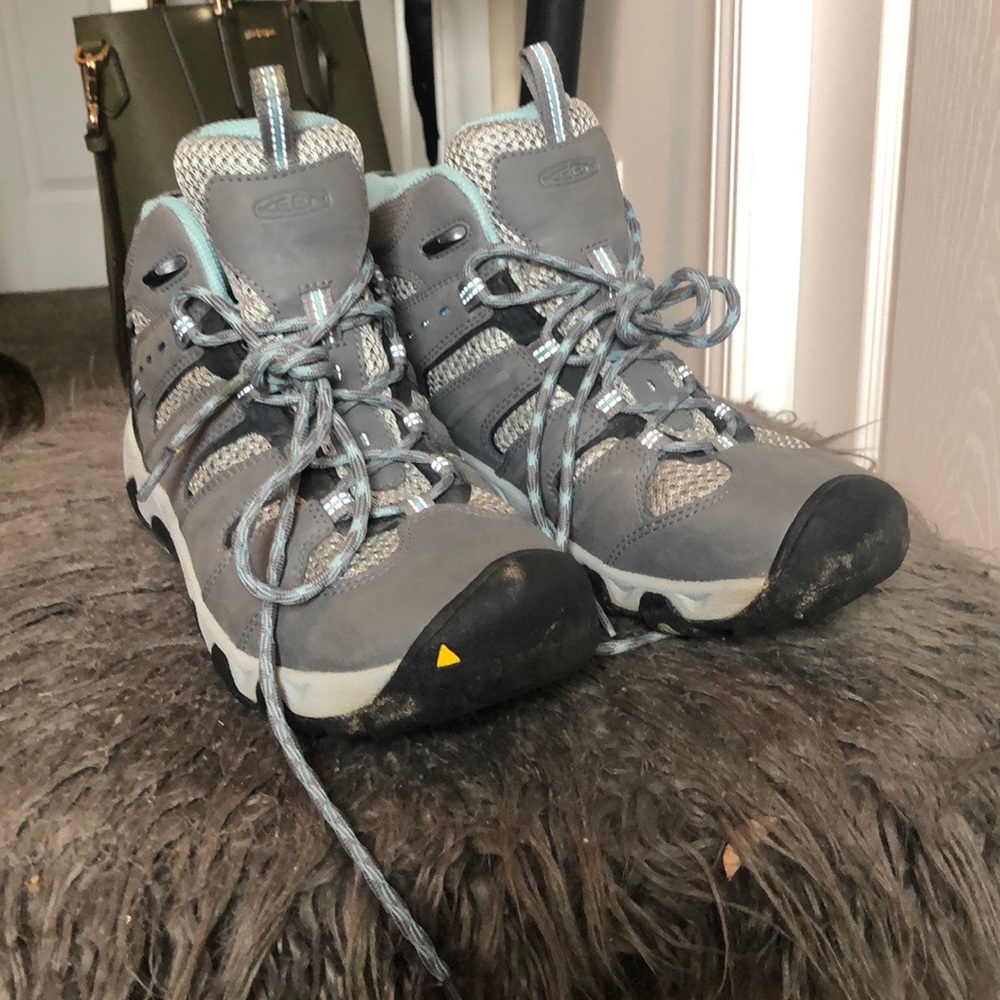 Keens hiking boots
